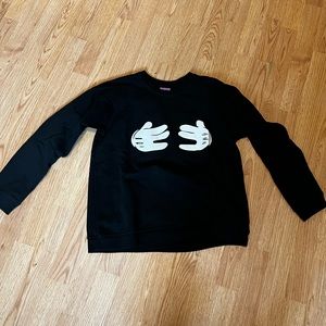 Black crew neck sweatshirt